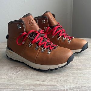 Danner Men's Mountain 600 4.5IN Boot in Saddle Tan sz 10.